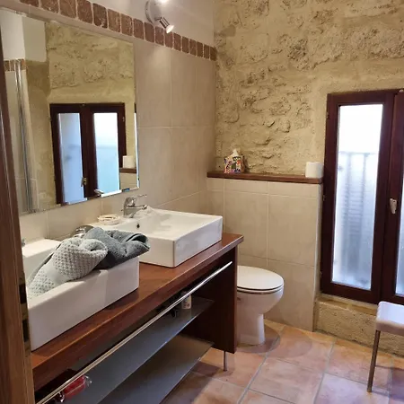 Bright And Quiet In L Eveque Apartman *